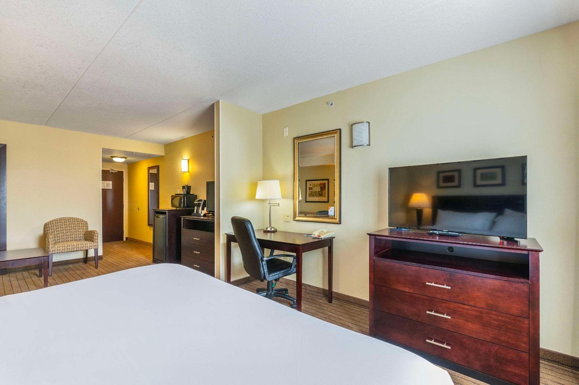 Comfort Inn & Suites Кинкардин Экстерьер фото