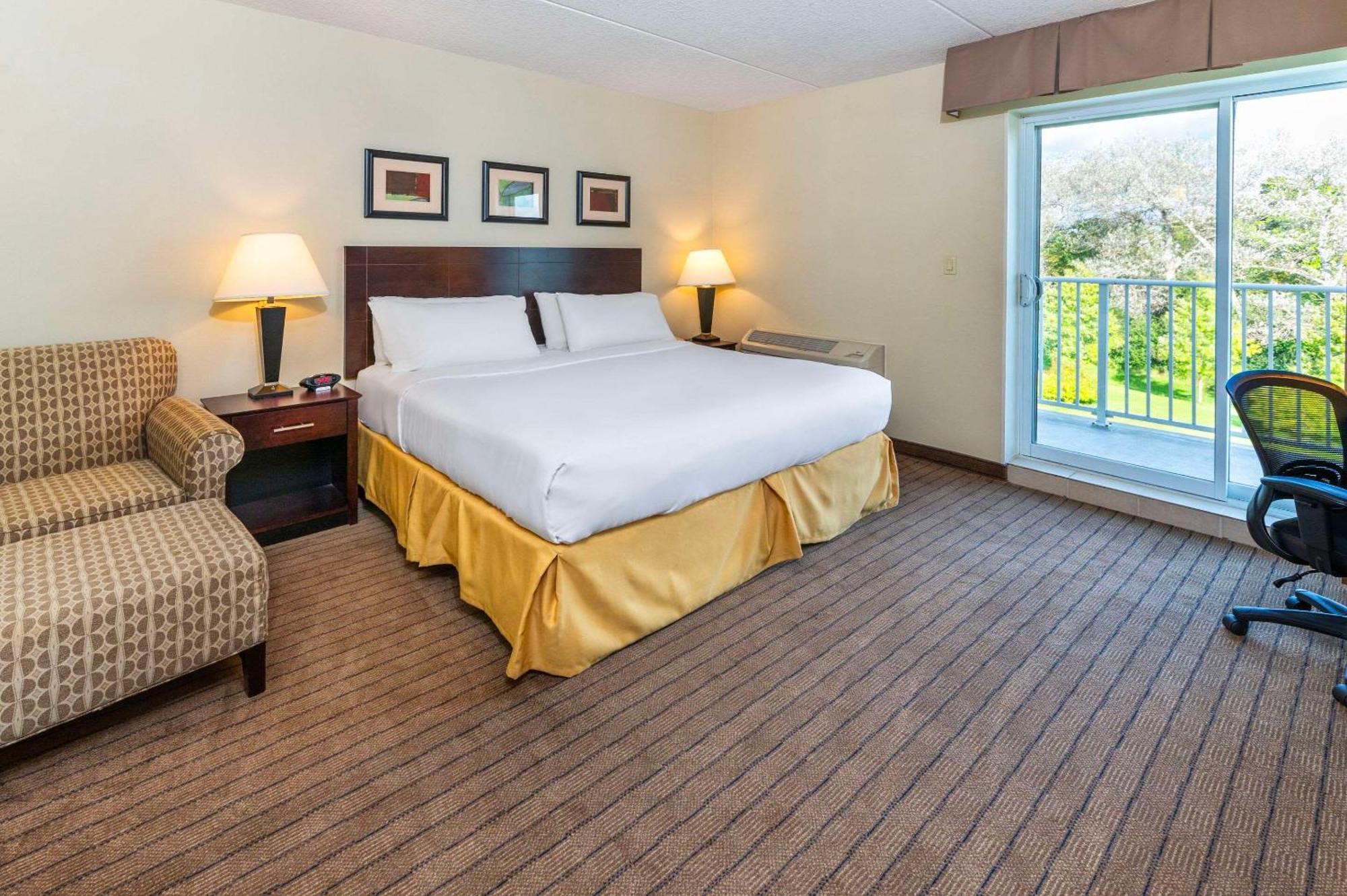 Comfort Inn & Suites Кинкардин Экстерьер фото