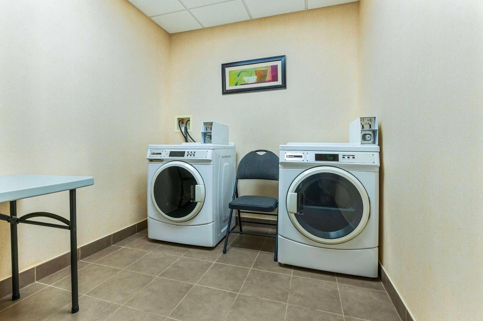 Comfort Inn & Suites Кинкардин Экстерьер фото