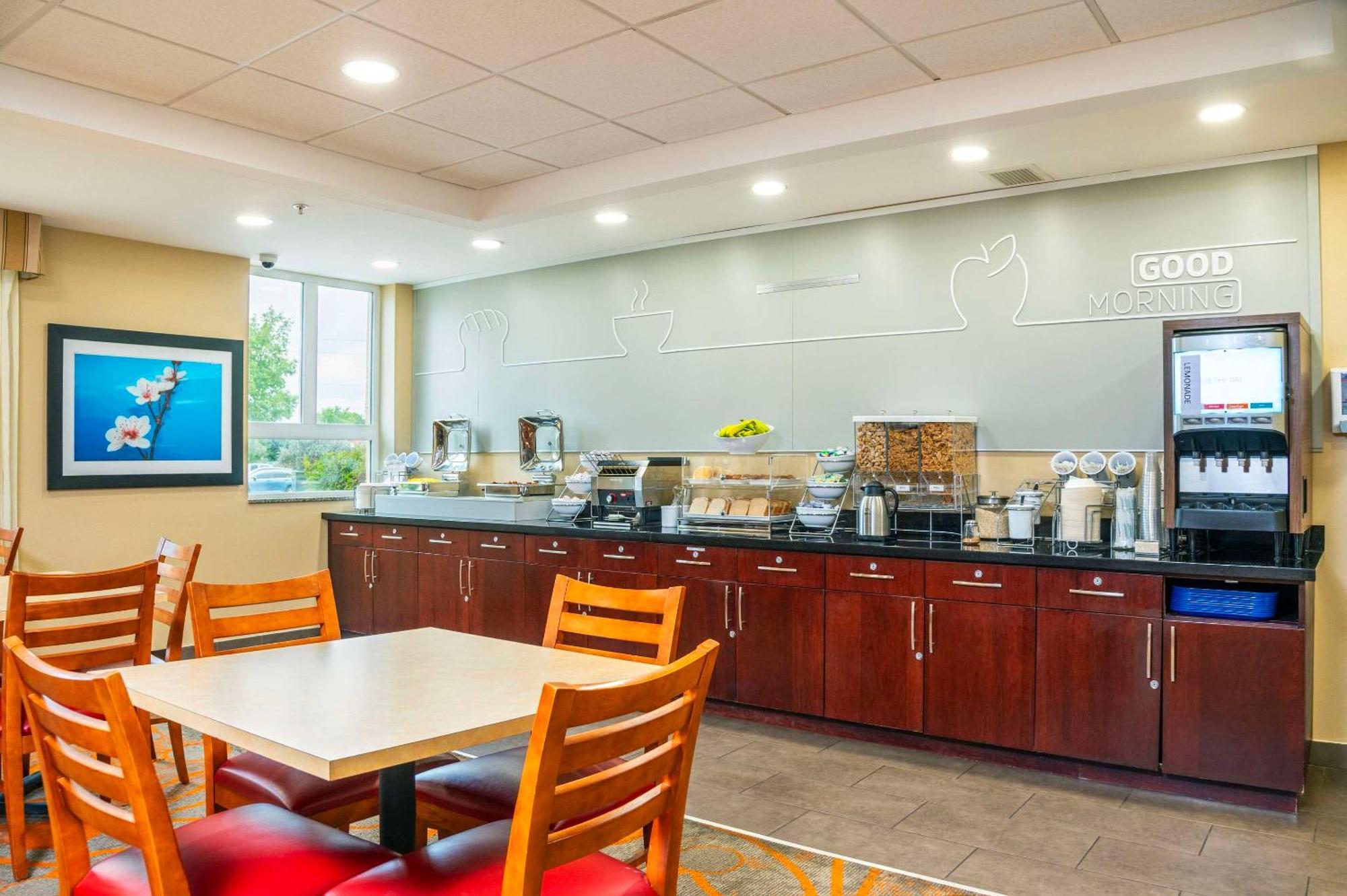 Comfort Inn & Suites Кинкардин Экстерьер фото